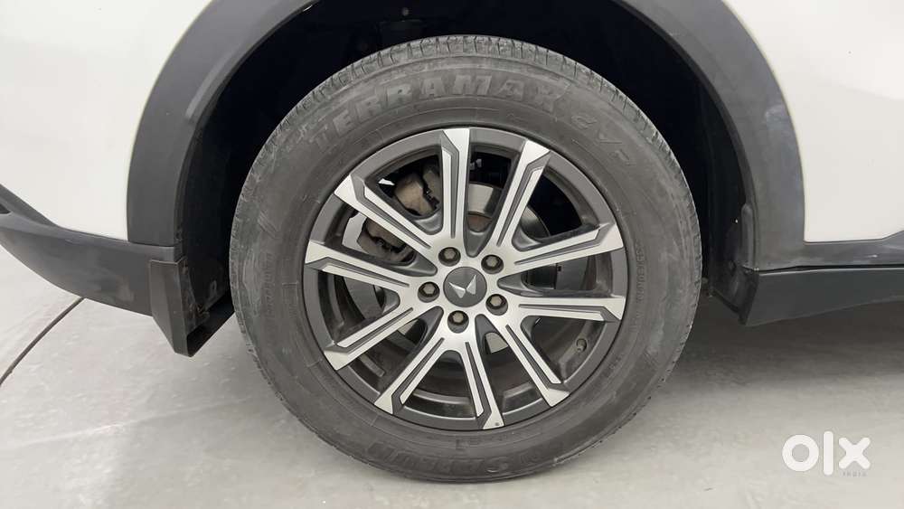 Mahindra Xuv700 2.0 Ax 7 Petrol At Str, 2022, Petrol