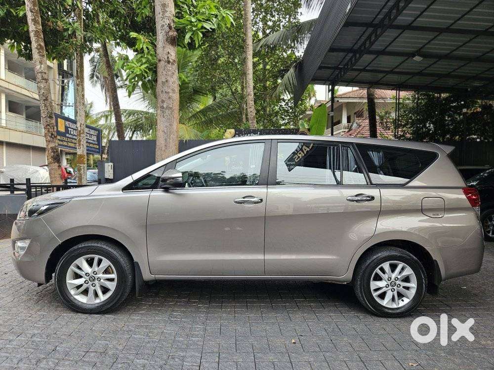 Toyota Innova Crysta 2.4 V 8 Str, 2017, Diesel