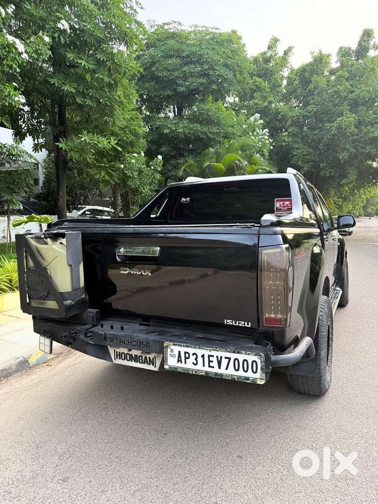 2019 Isuzu D-max V-cross 4x4  68,500 Km  Single Owner