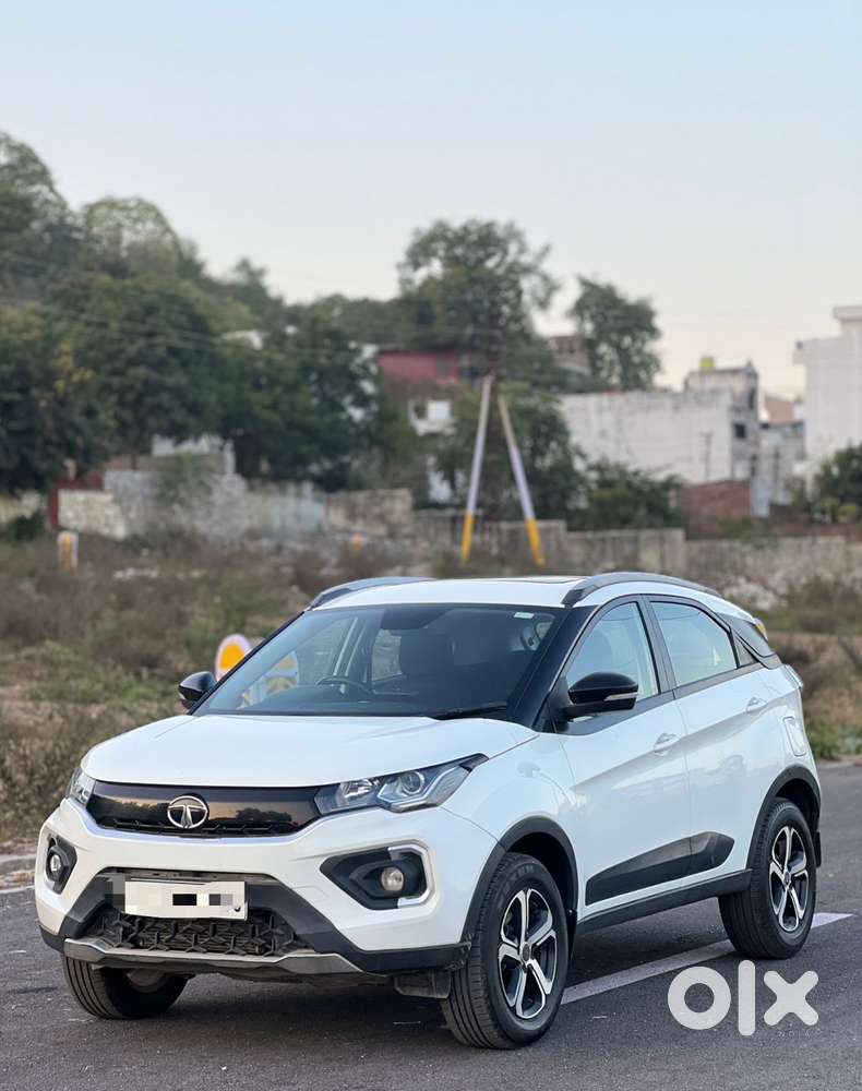 Tata Nexon Xz Plus (hs), 2023, Petrol