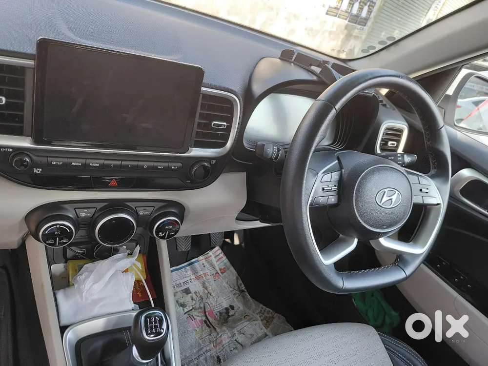 Hyundai Venue 2024 Petrol 42000 Km Driven