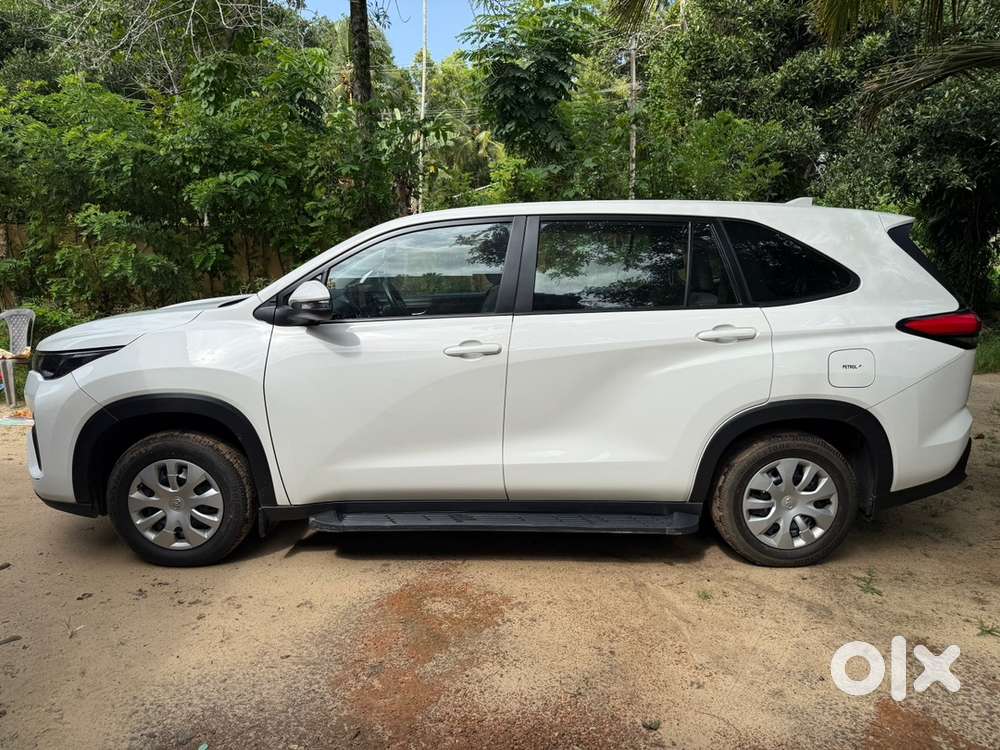 Toyota Innova Hycross 2024 Taxi Well Maintained