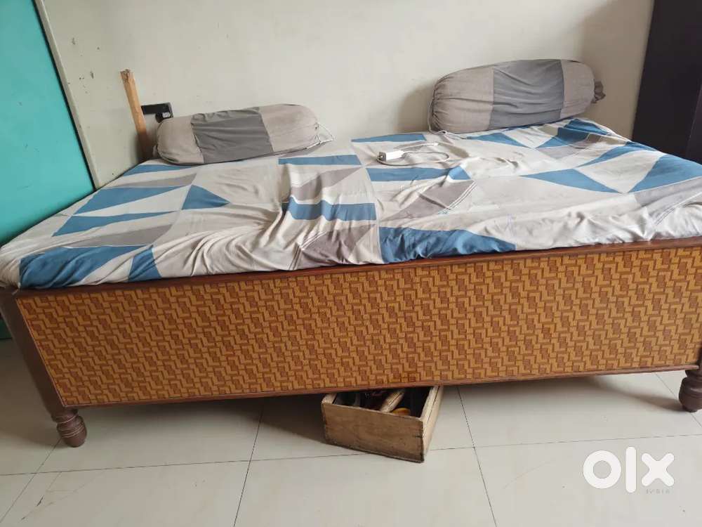 Diwan queen size