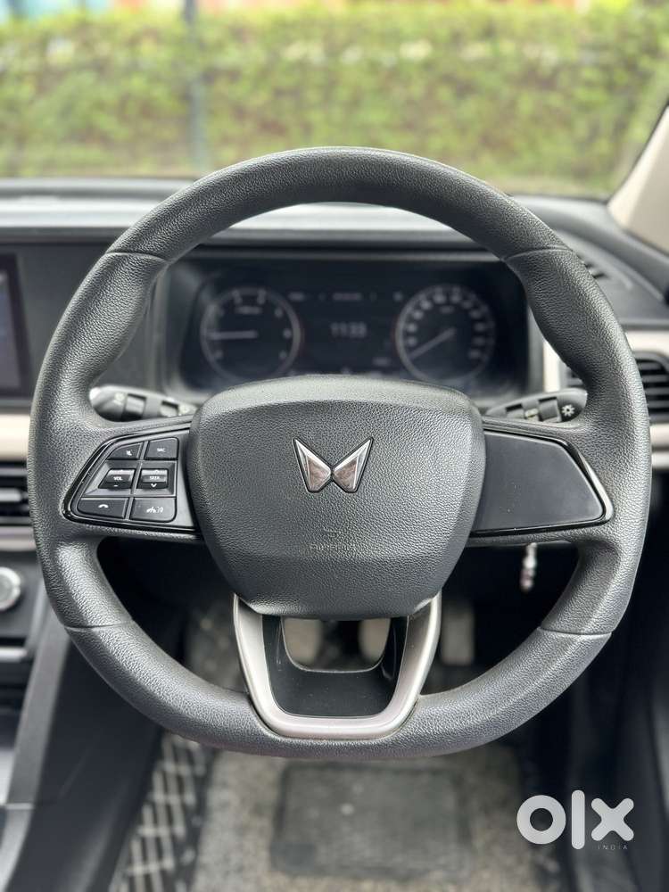 Mahindra Xuv700 2.2 Mx Diesel Mt 5 Str, 2023, Diesel