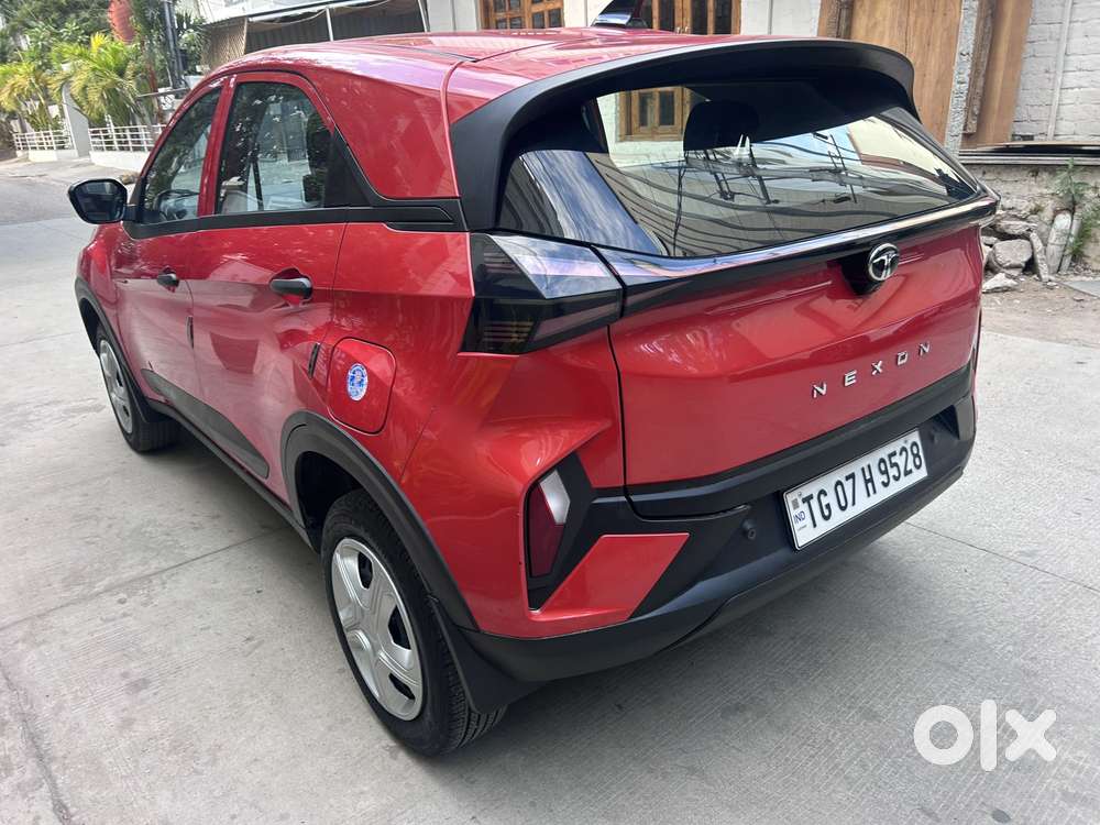 Tata Nexon Smart Plus1.2 Revotron Petrol 5 Mt, 2024, Petrol