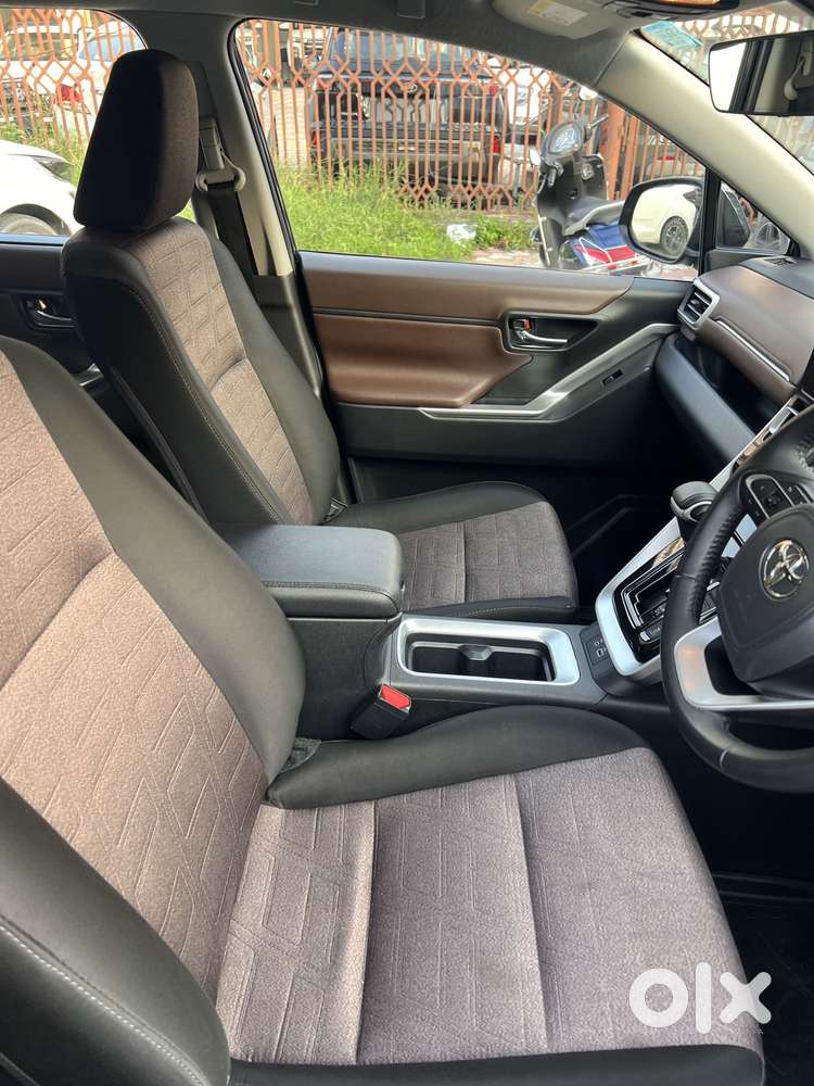 Toyota Innova Hycross 2.0 Vx Hybrid 8 Str, 2024, Cng & Hybrids