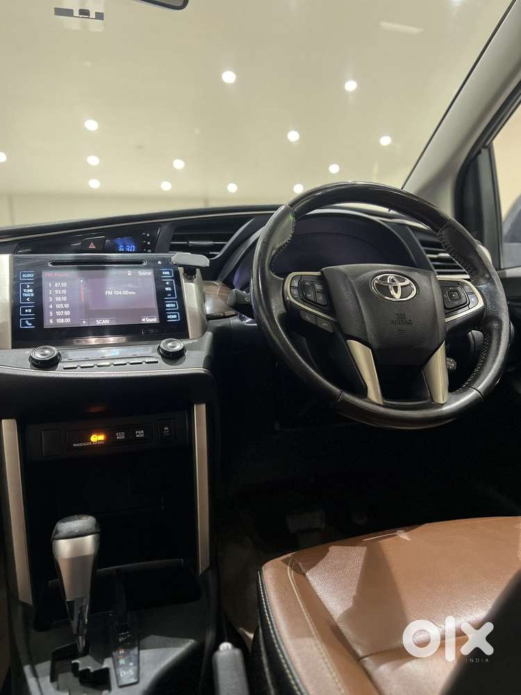 Toyota Innova Crysta 2.8 Zx At 7 Seater, 2017, Diesel