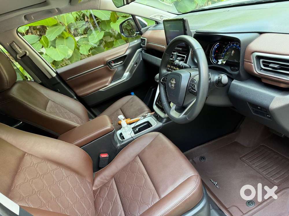 Toyota Innova Hycross 2.0 Zx (o) Hybrid 7 Str, 2023, Diesel