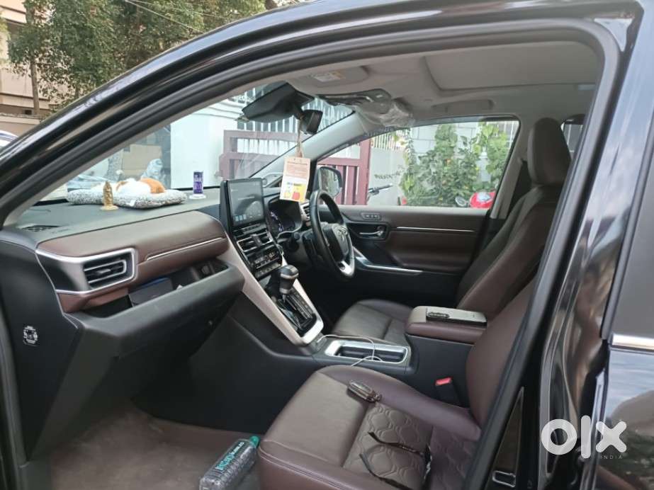Toyota Innova Hycross 2.0 Zx Hybrid 7 Str, 2025, Petrol