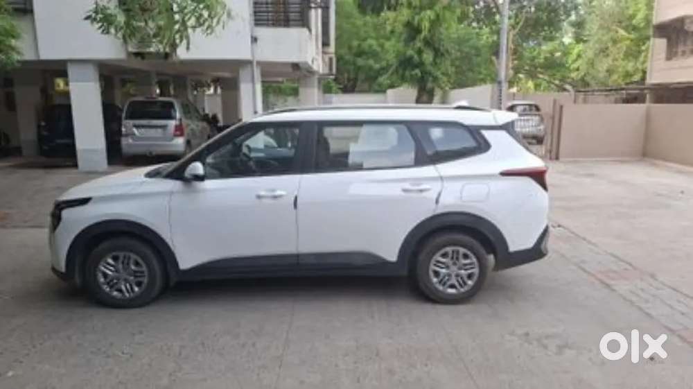 Kia Carens Prestige Petrol Manual 2022 First Owner