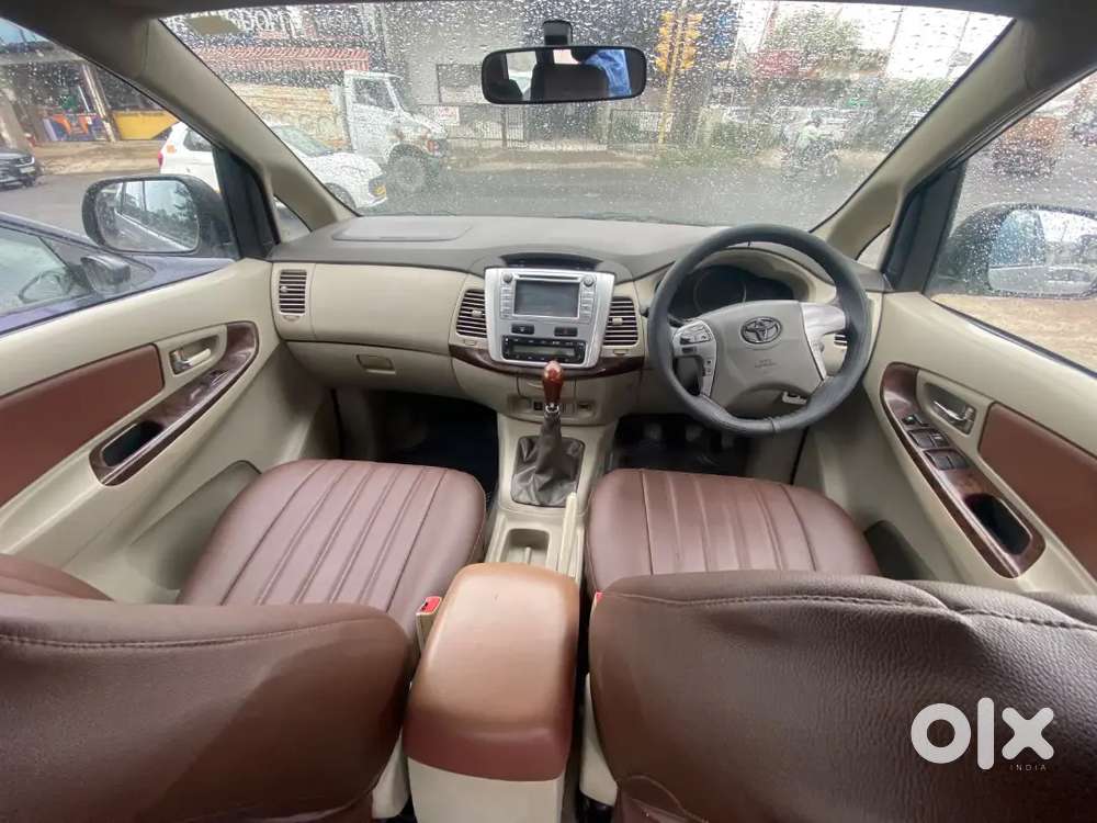 Toyota Innova 2.5 V Diesel 2013