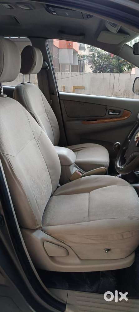 Toyota Innova 2004-2011 2.5 V Diesel 8-seater, 2011, Diesel
