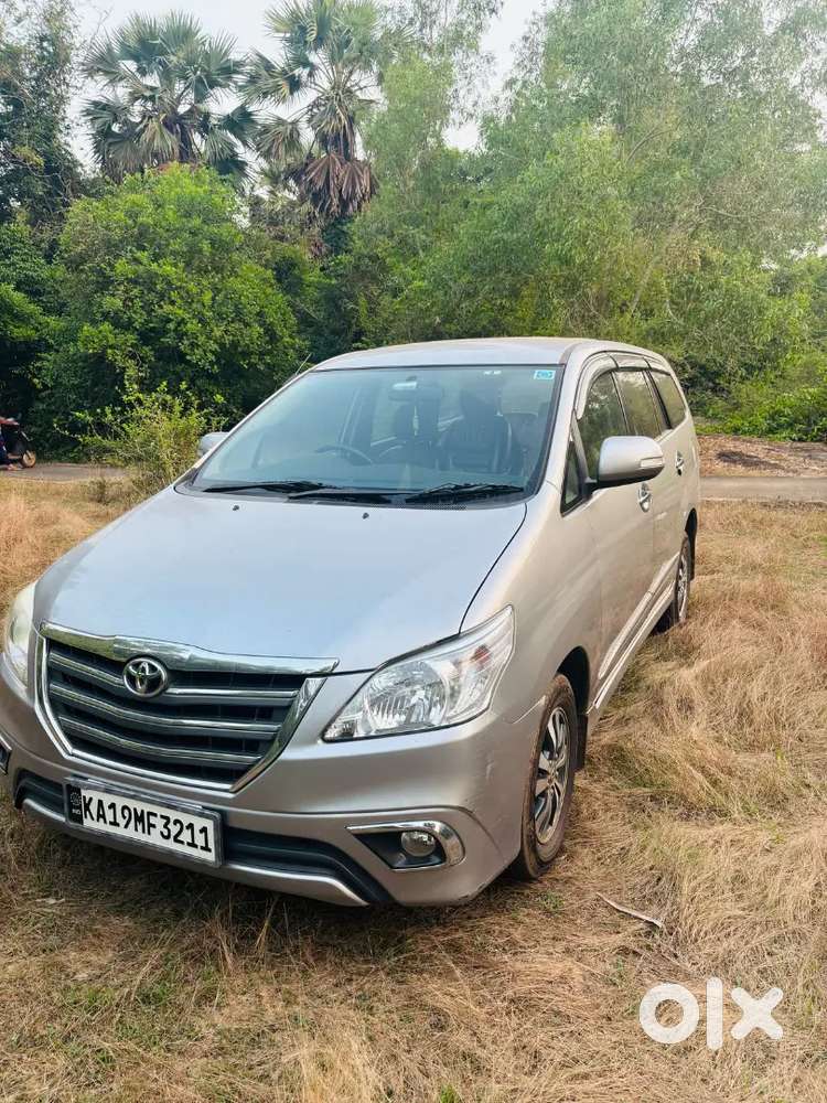 Toyota Innova 2015