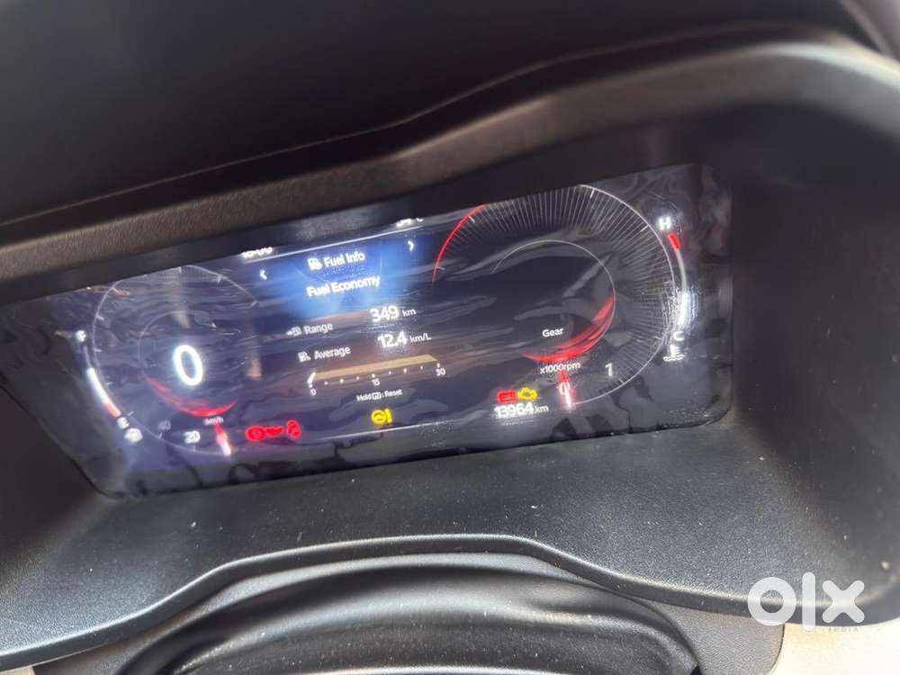 Mahindra Xuv 3xo 2025 Petrol Showroom Condition