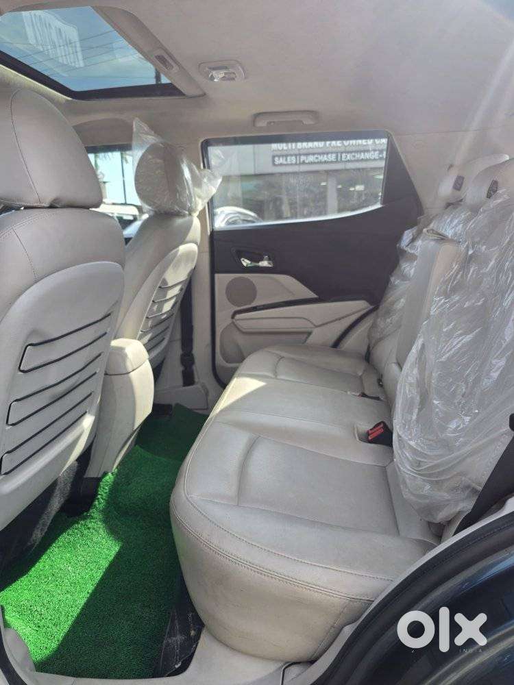 Mahindra Xuv300 W8 Option Dual Tone, 2023, Petrol
