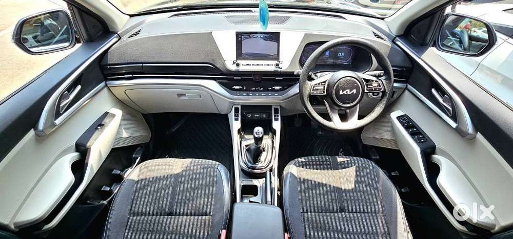 Kia Carens, 2024, Petrol