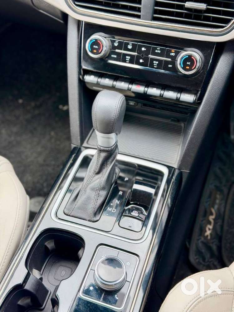 Mahindra Xuv700 2.2 Ax 7 Diesel At Luxury Pack Str, 2025, Diesel