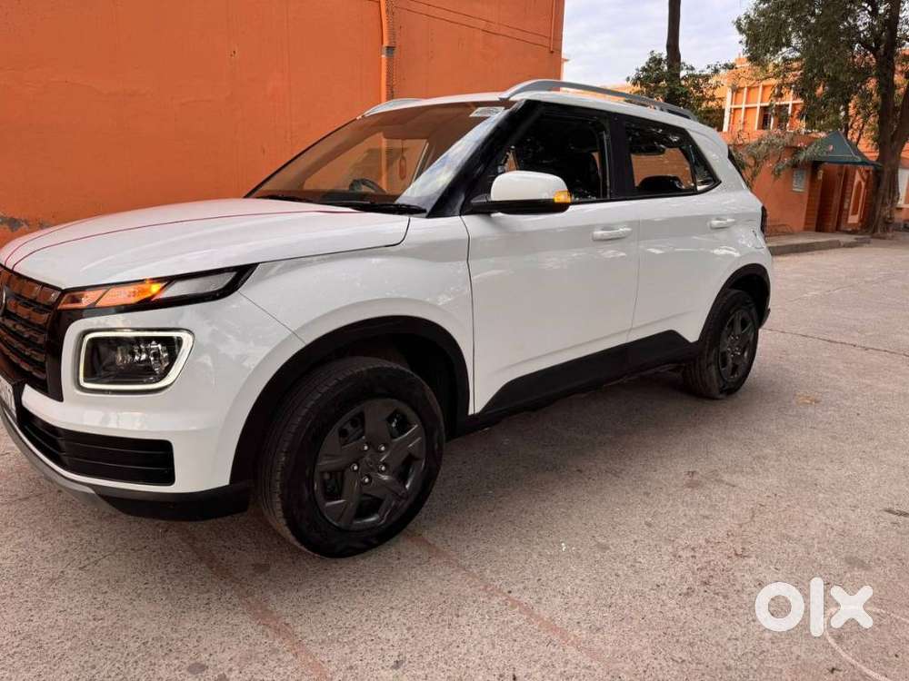 Hyundai Venue 1.2 S (o), 2024, Petrol