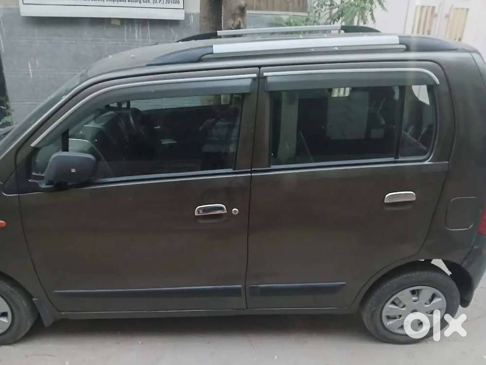 Parking Problm Hain,gaadi Achi Hain .