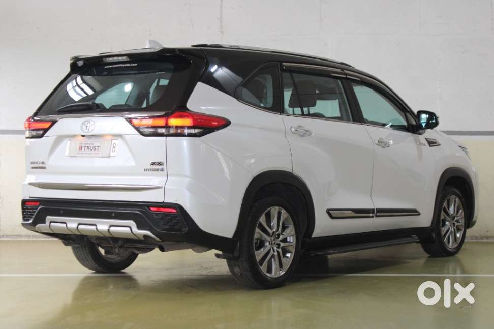Toyota Innova Hycross 2.0 Zx (o) Hybrid 7 Str, 2023, Petrol