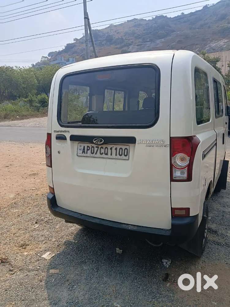 Mahindra Van