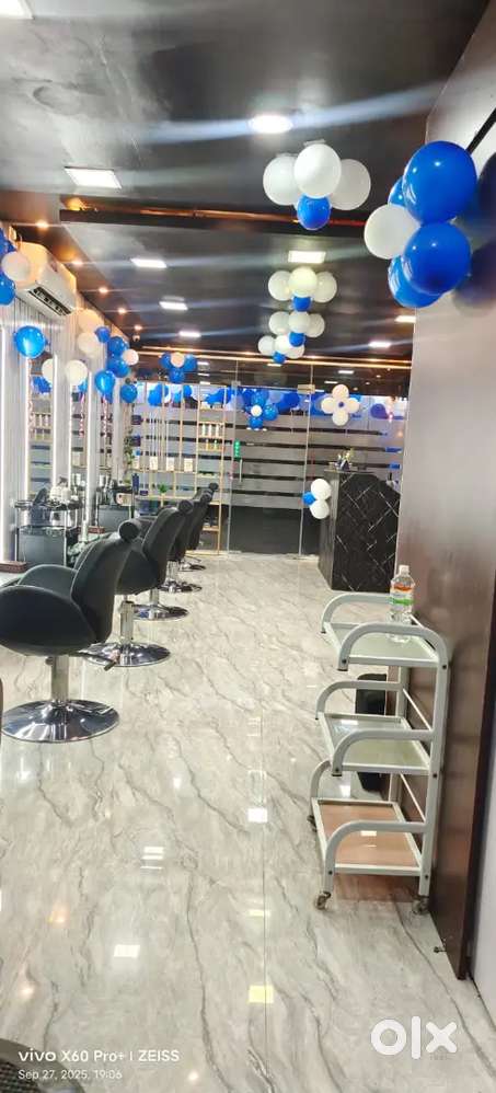 Running unisex saloon for sale in good location