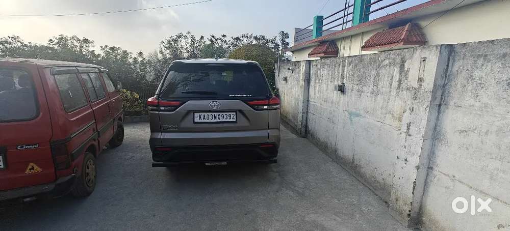 Toyota Innova Hycross Gx(o) 8s 2025 Petrol Automatic