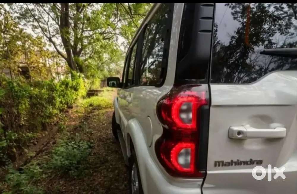 Mahindra Scorpio S11