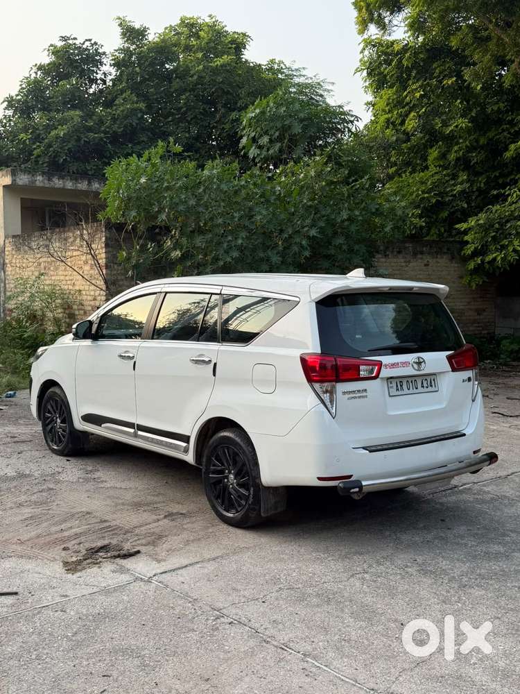 Toyota Innova Crysta [2020-ongoing] 2.4 Zx 7 Str, 2022, Diesel