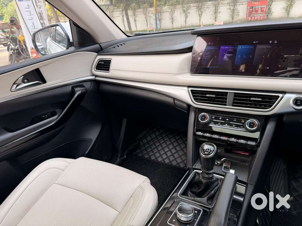 Mahindra Xuv700 2.0 Ax 7 Petrol Mt Str, 2022, Petrol