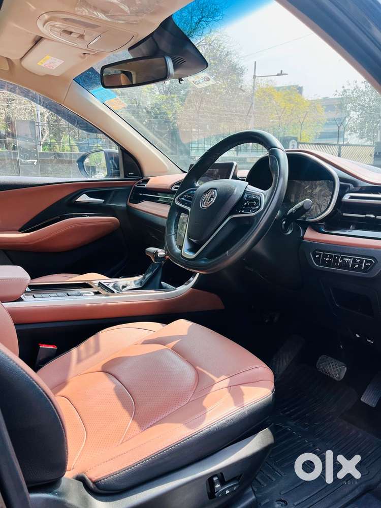 Mg Hector Plus Savvy Pro 1.5 Turbo Petrol Cvt 7 Str Dual Tone, 2023,..
