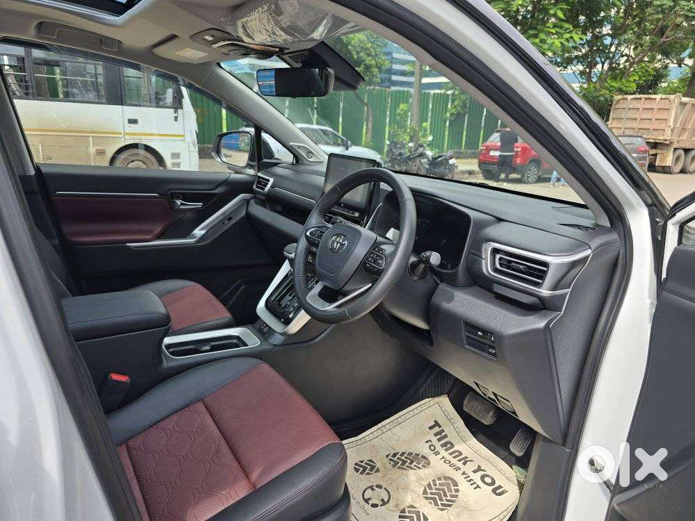 Toyota Innova Hycross 2.0 Zx (o) Hybrid 7 Str, 2025, Petrol