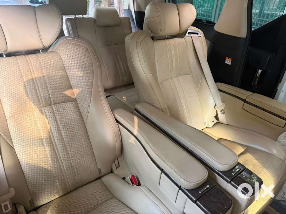 Toyota Vellfire Vip – Executive Lounge, 2023, Petrol