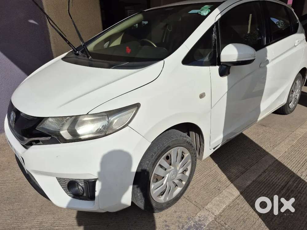 Well Maintained Honda Jazz For Sale, Manual. White Color.