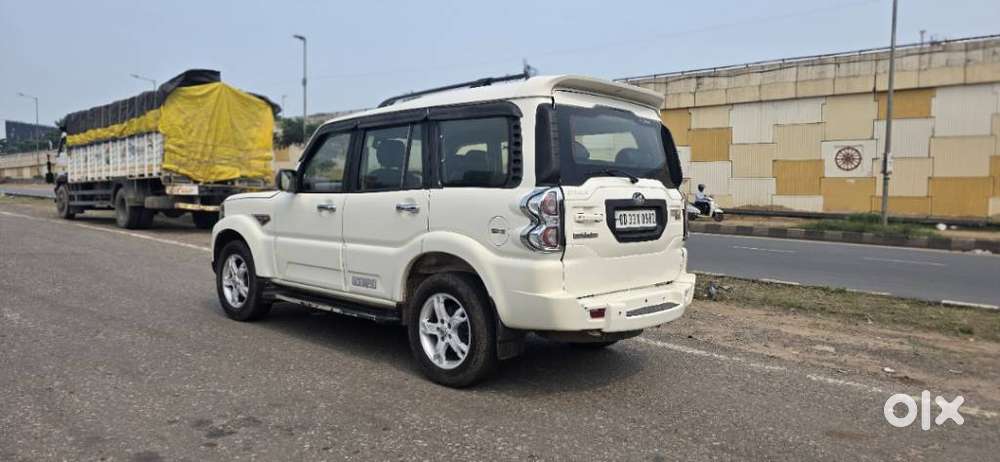 Mahindra Scorpio S10 8 Seater, 2016, Diesel