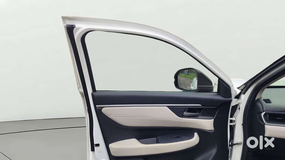 Honda Elevate V Mt, 2023, Petrol