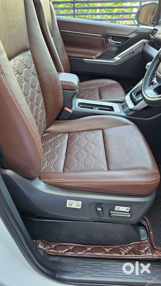 Toyota Innova Hycross 2.0 Zx Hybrid 7 Str, 2025, Petrol