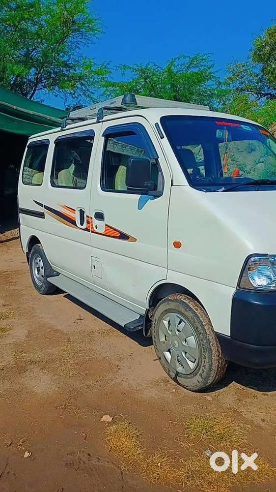 चारी टायर नवीन आहेत घरगुती वापर आहे  कोणताही गाडीला मेन्टेनस नाही .