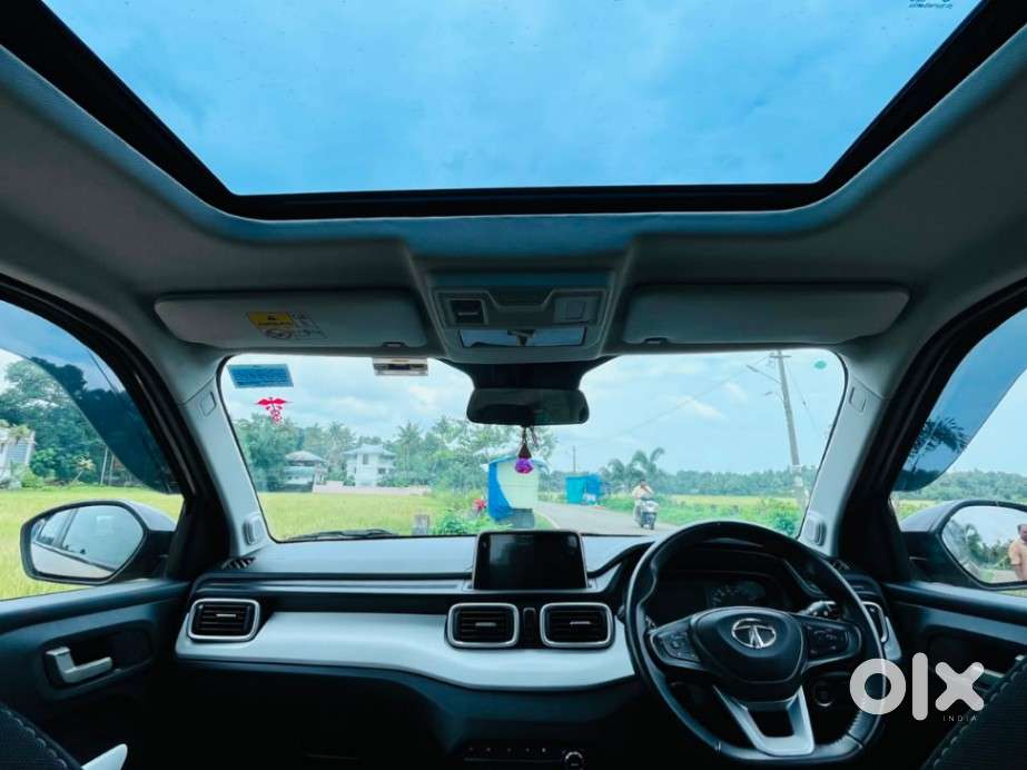 Tata Punch Creative Dual Tone Amt Sunroof, 2023, Petrol