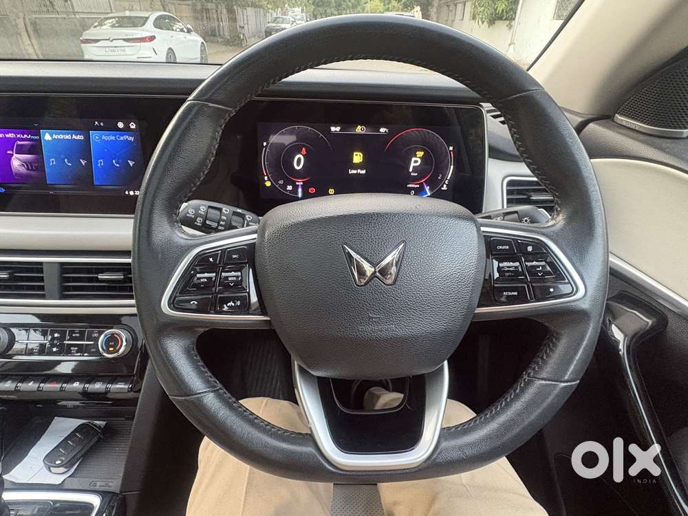 Mahindra Xuv700 2.2 Ax 7 Diesel At Luxury Pack Str Awd, 2022, Diesel