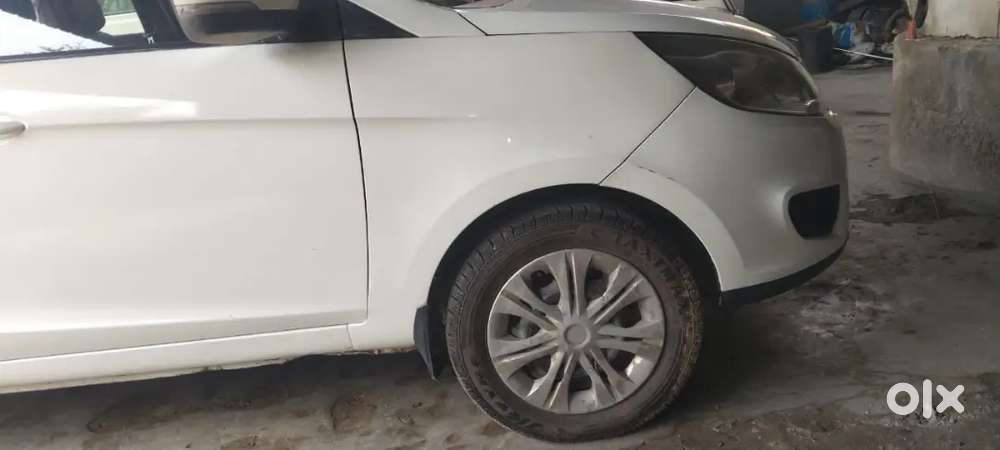 Car Sel Kar Raha Hun