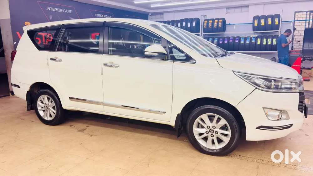 Innova Crysta 2.4 V Manual 7 Seat