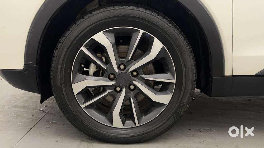 Mahindra Xuv300 W8 (o) 1.5 Diesel Amt, 2019, Diesel