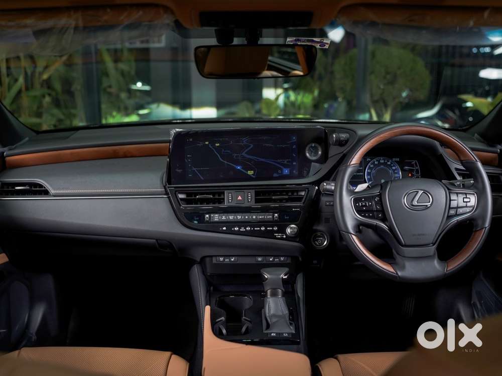 Lexus Es Petrol 2024