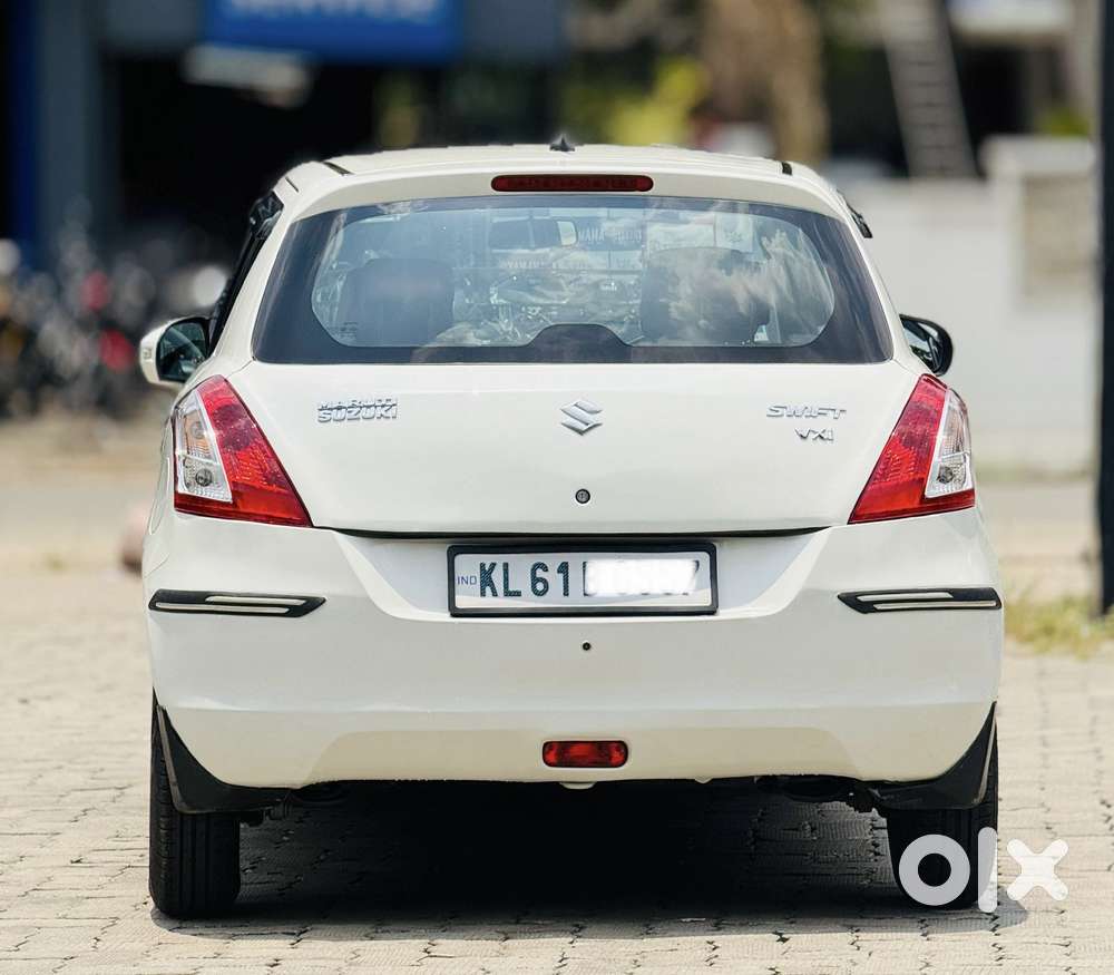 Maruti Suzuki Swift Vxi Optional, 2016, Petrol