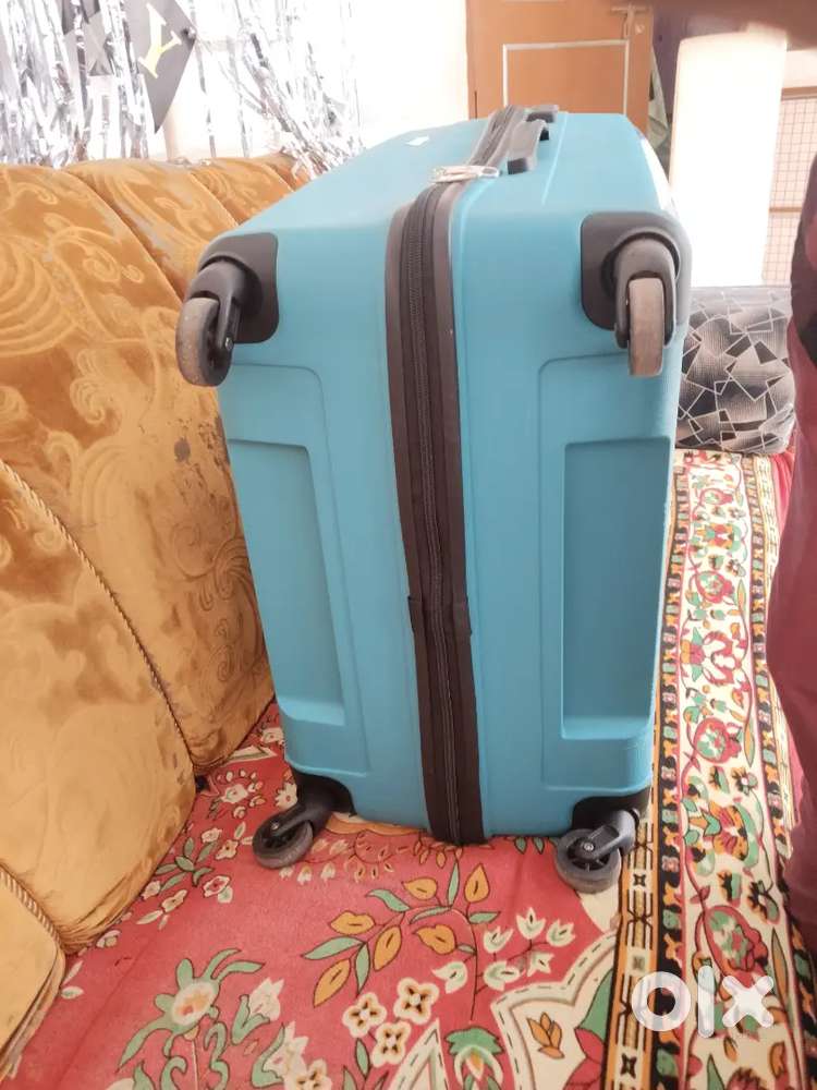 American Tourister Large trolly bag Other Household Items