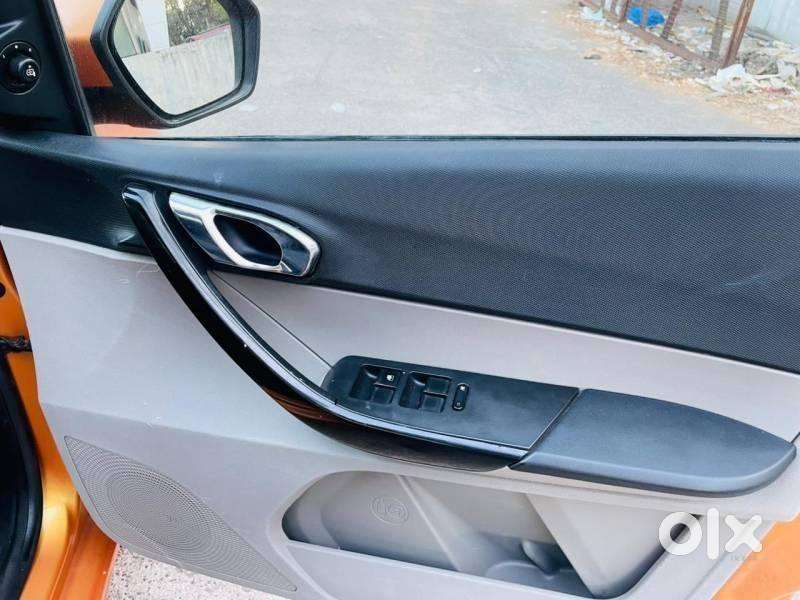 Tata Tiago 1.2 Revotron Xza, 2018, Petrol