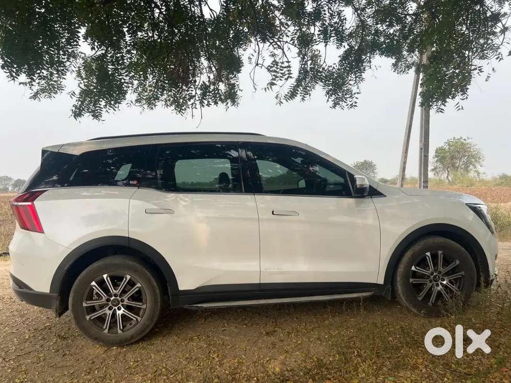 Xuv 700 Ax7l  Top End Model