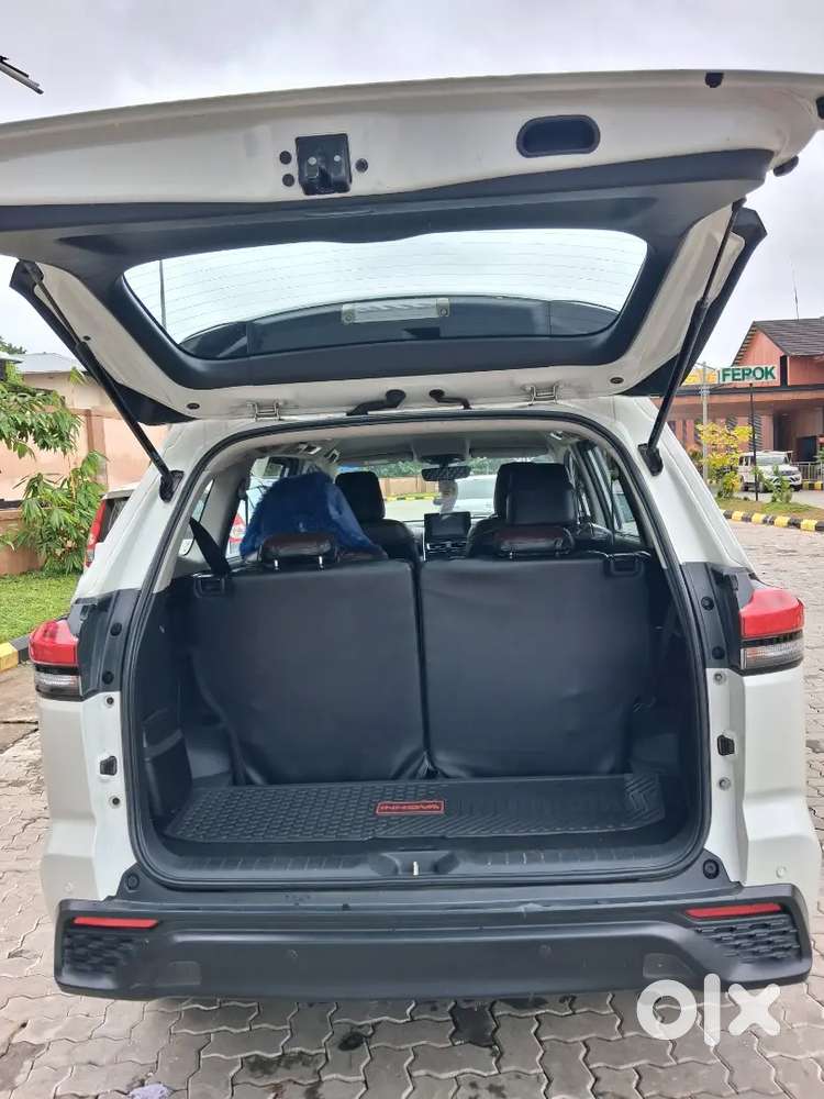 Toyota Innova Hycross 2023