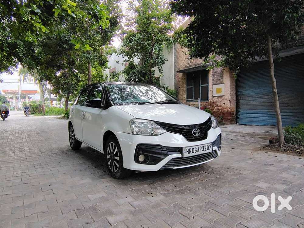 Toyota Etios Liva V Dual Tone, 2018, Petrol